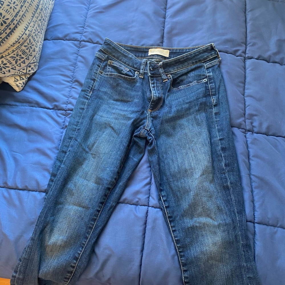 Gap medium wash skinny jeans. 27R curvy true skinny